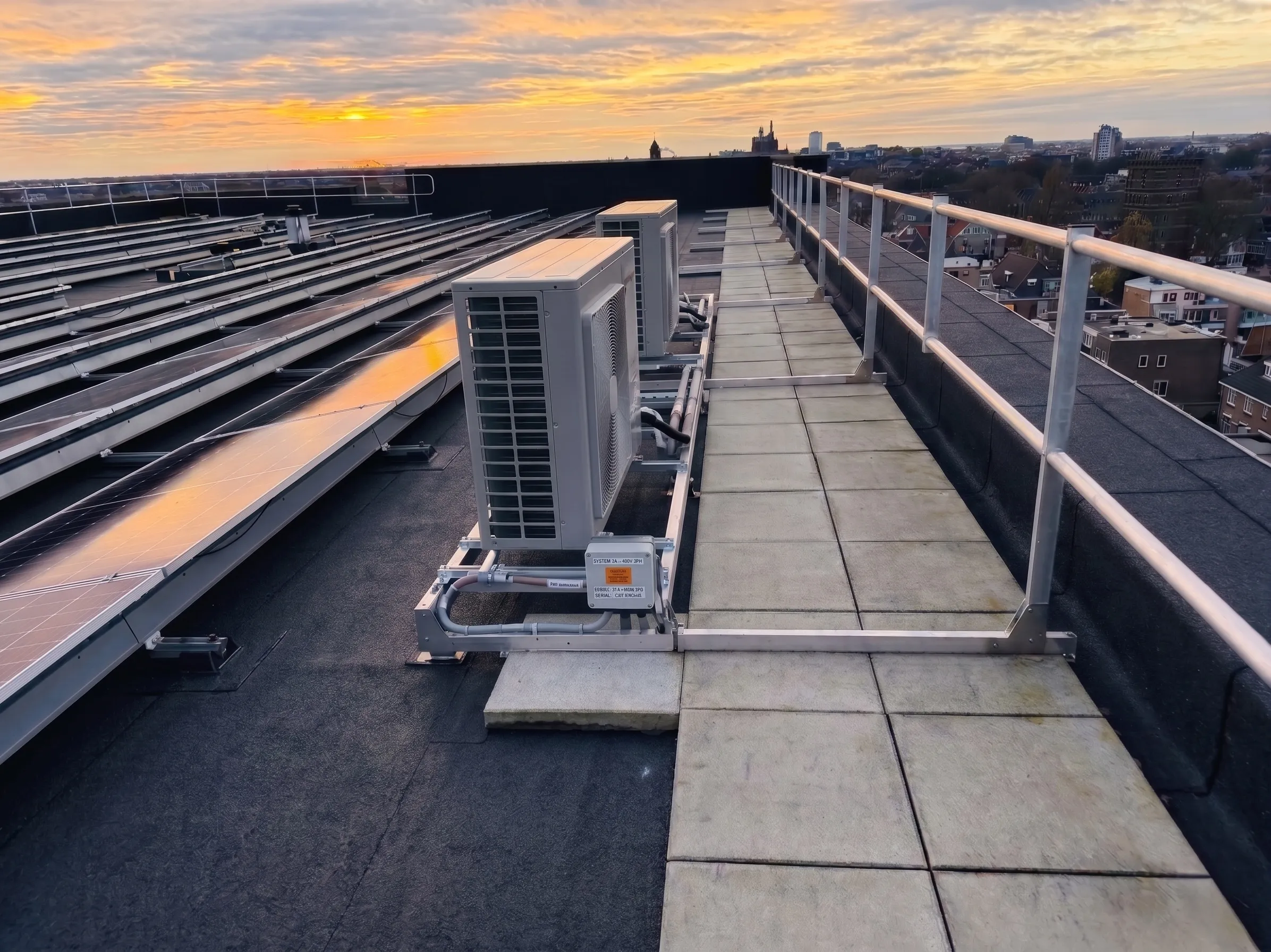 Dakrand met permanente collectieve bescherming Protector Guardrail