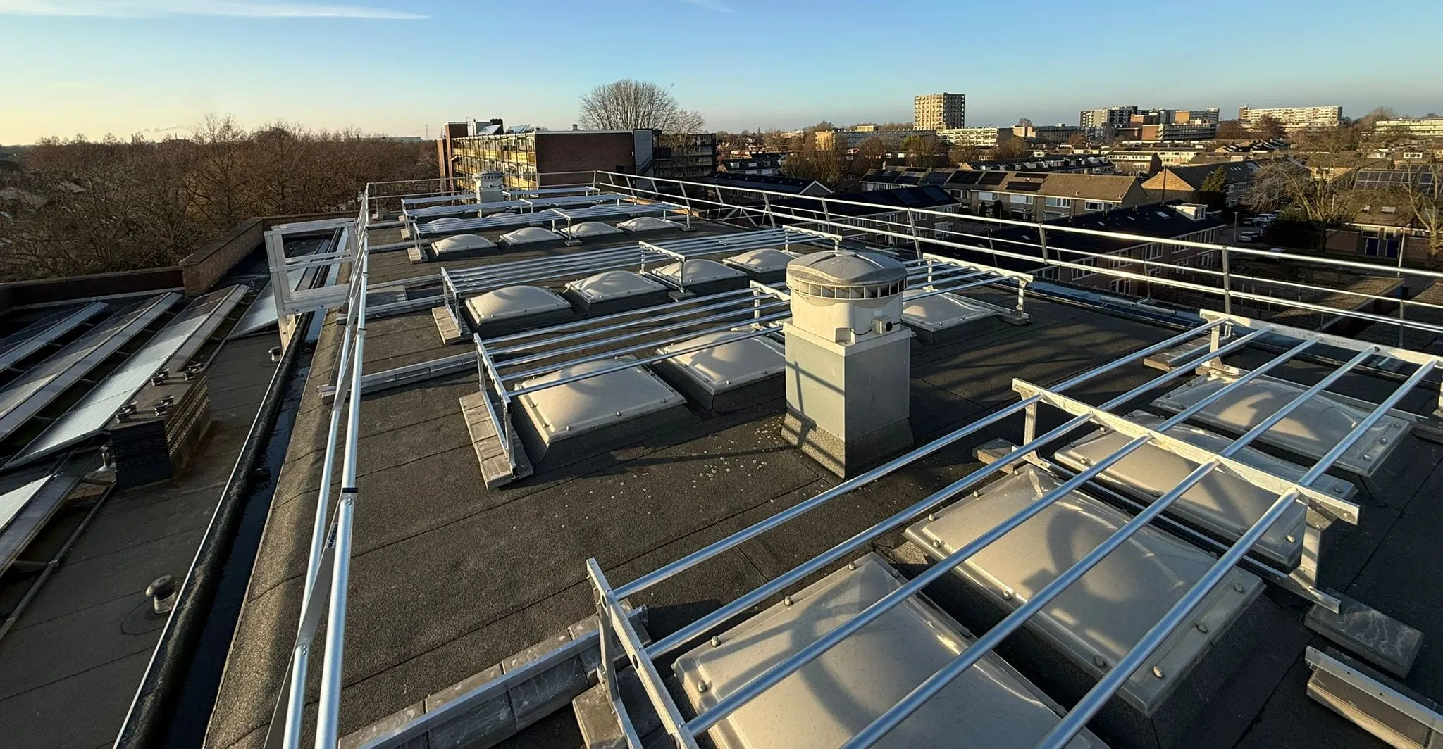 Protector Guardrail D228 — fully assembled system on a flat roof