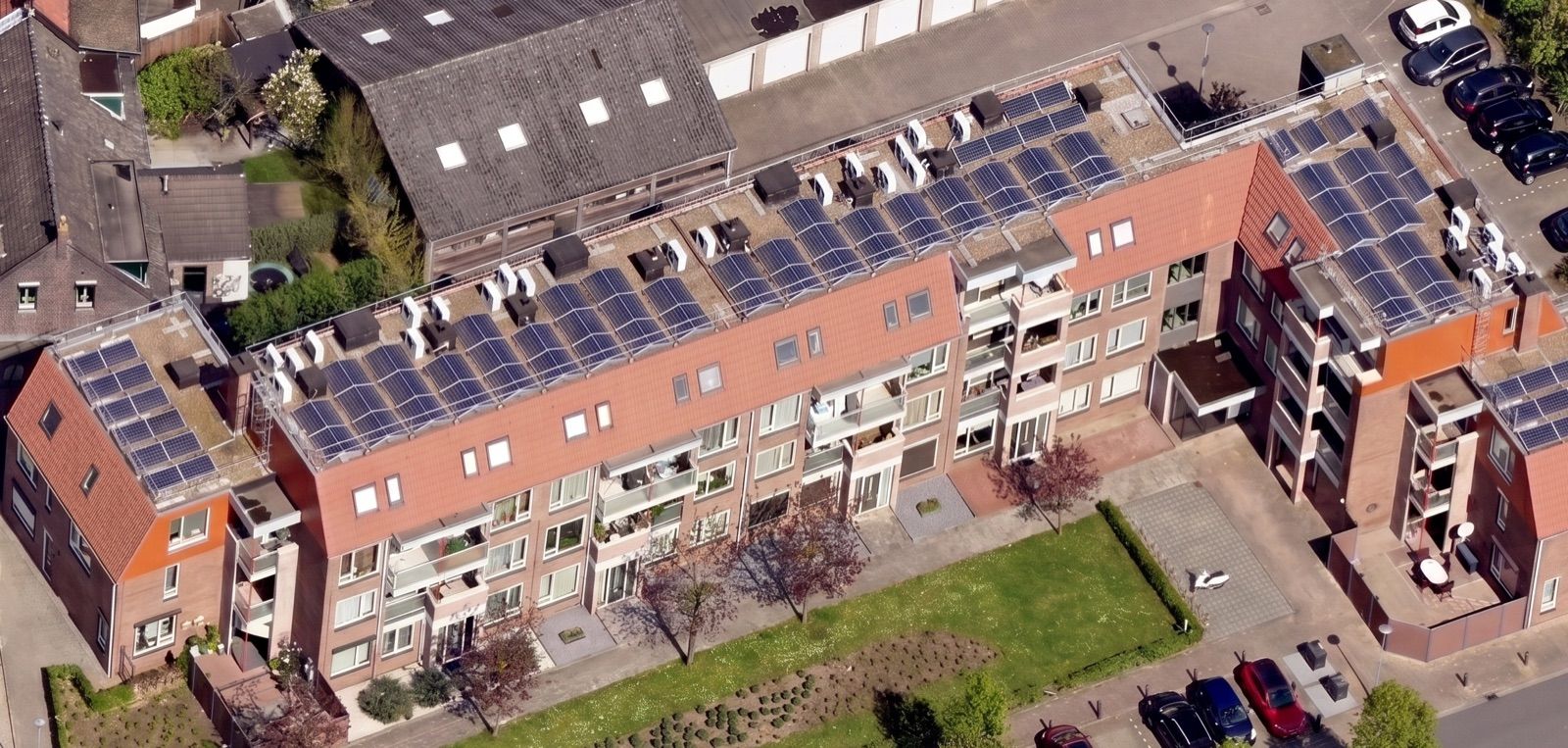 Protector Guardrail on an industrial flat roof with technical plant